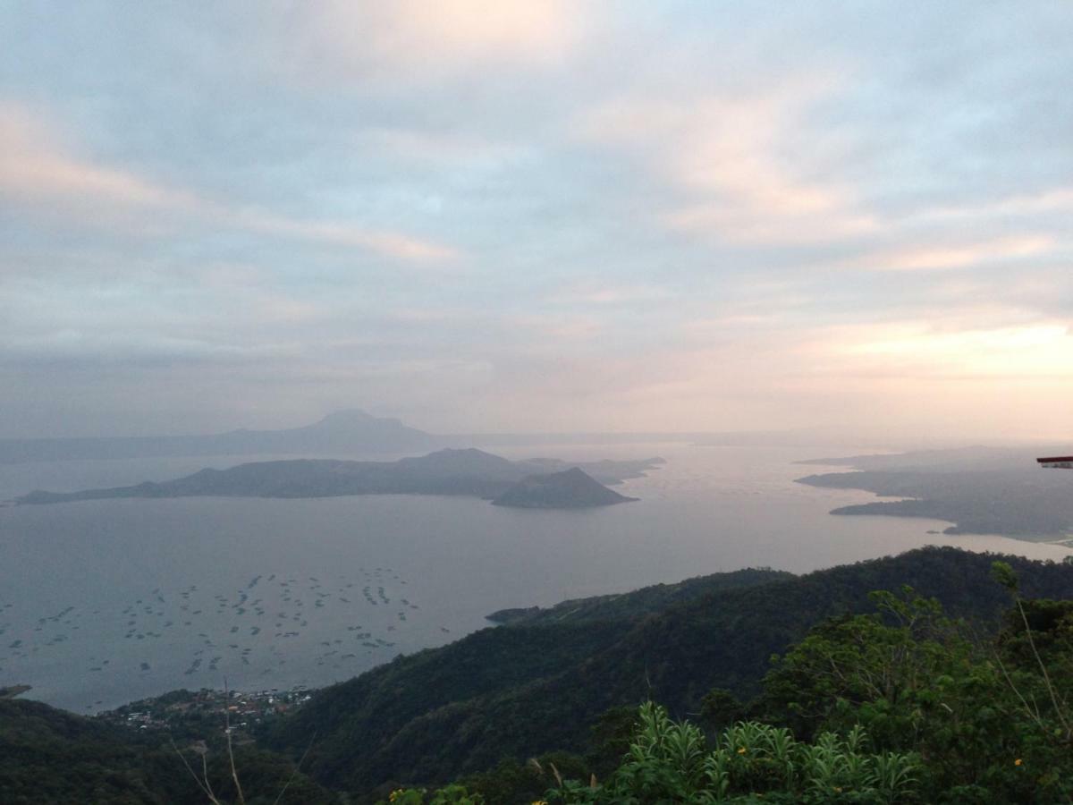 A Breath Taking View Of Taal Lake & Volcano تاجيتاي المظهر الخارجي الصورة